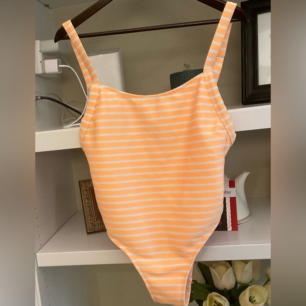 Xhiliration One Piece Swim Suit Peach and white SZ L